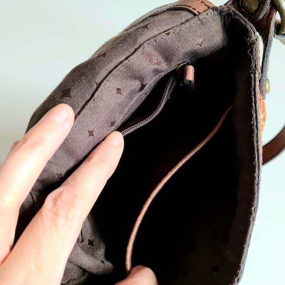 Fossil crossbody brown leather with cowhide details messenger bag. - Picture 9 of 9